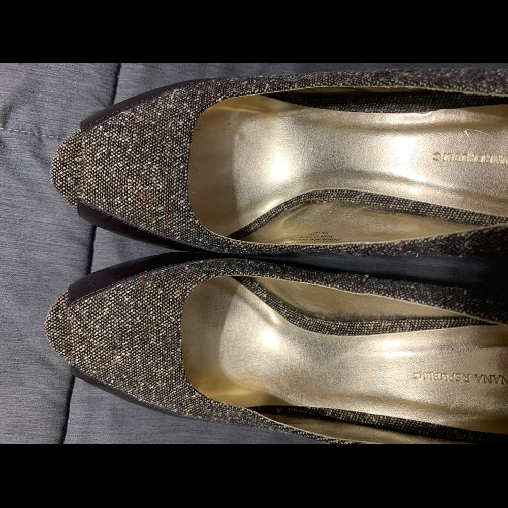 Banana Republic pumps with only a couple scuffs